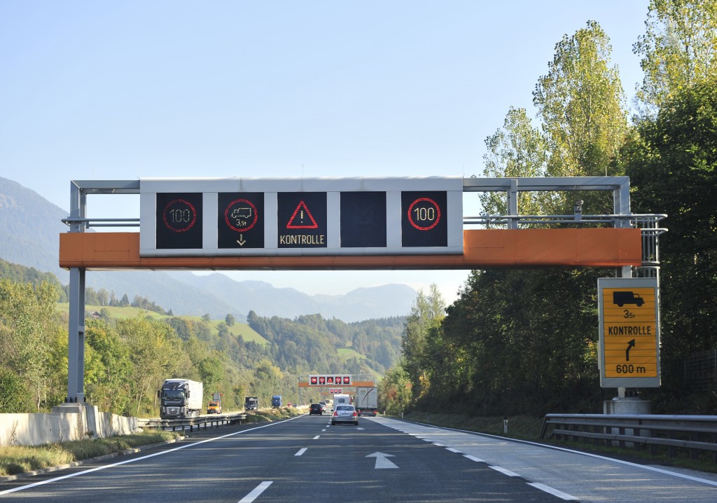 Verkehrsbeeinflussungsanlage auf der A12 bei Woergl © Simlinger/Asfinag
