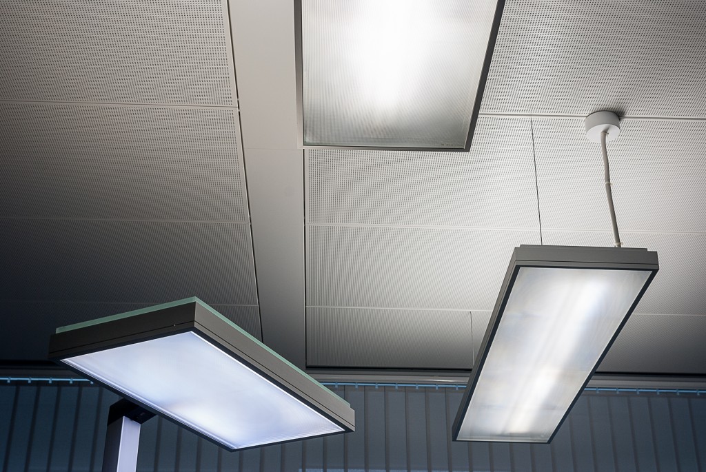 Tageslichtabhängige Beleuchtung im Bürogebäude © Netz Burgenland