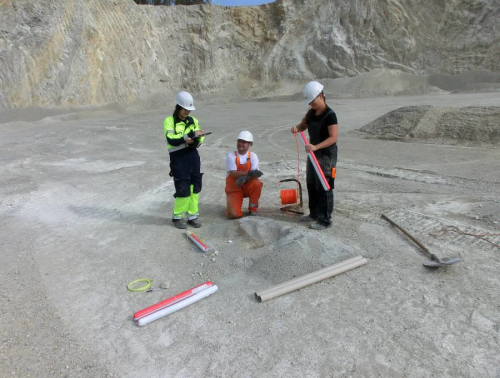 Claudia Ceh arbeitete im Projekt "Mineral goes 2017“ mit und befasste sich mit der Optimierung der Bohr- und Sprengtechnik in österreichischen Steinbrüchen. © Claudia Ceh