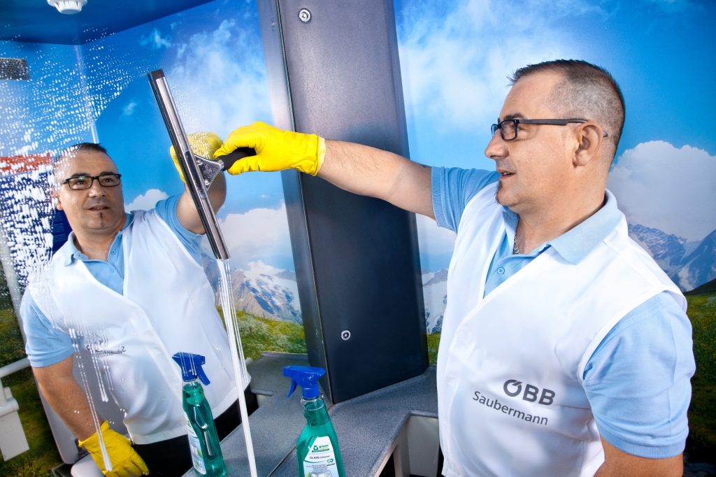Insgesamt 1.500 Mitarbeiterinnen und Mitarbeiter sorgen für Sauberkeit in den ÖBB-Toiletten. © ÖBB