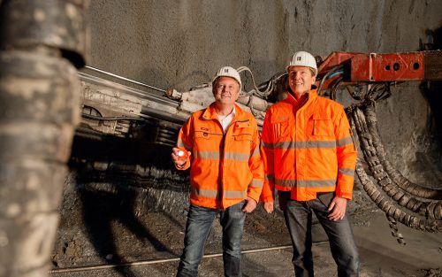ASFINAG-Bau-Managment-Geschäftsführer Gernot Brandtner (rechts) und ASFINAG-Projektleiter Richard Loidl beim Baustellenbesuch. © ASFINAG / Ramsbacher