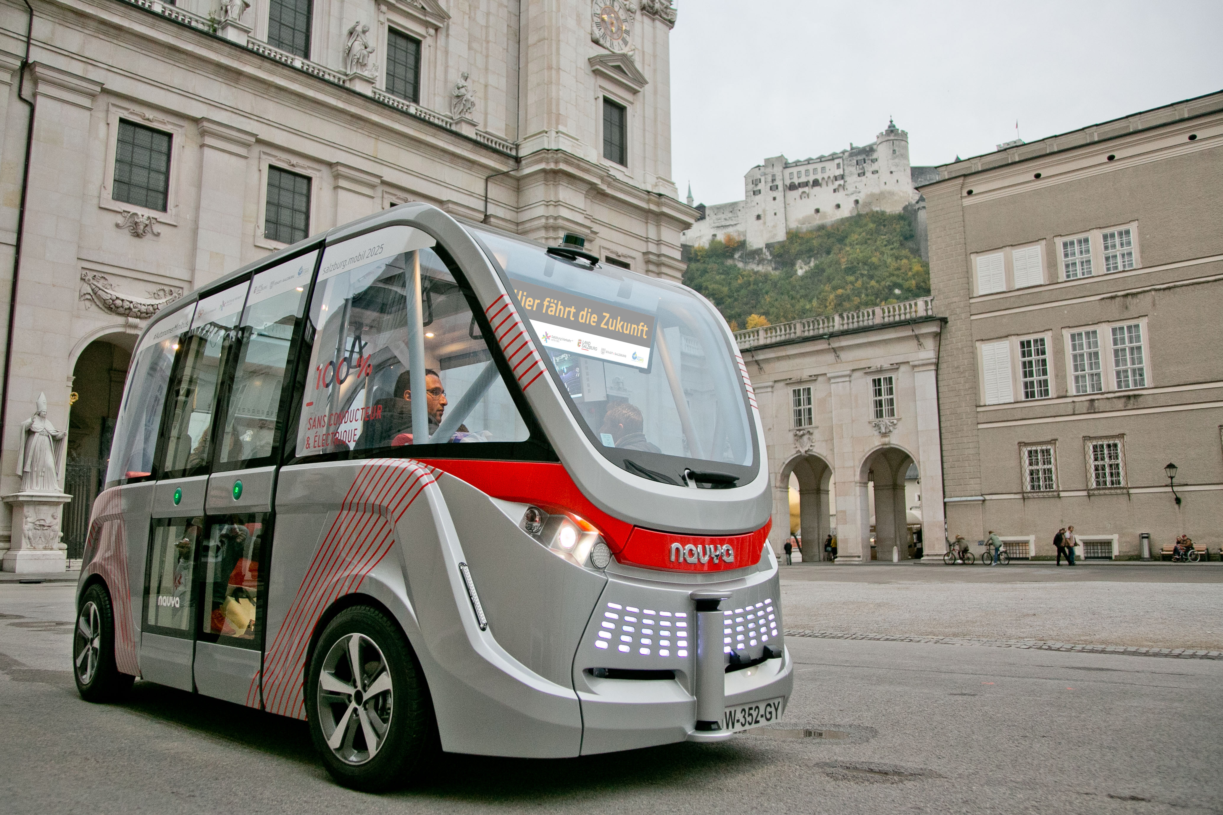 Mit dem automatisierten Minibus NAVYA ARMA wurden bereits einige Testprojekte umgesetzt, darunter das SmartShuttle in Sion (Schweiz) oder bei der Passenger Terminal Expo 2016 (Köln). © Salzburg Research/wildbild