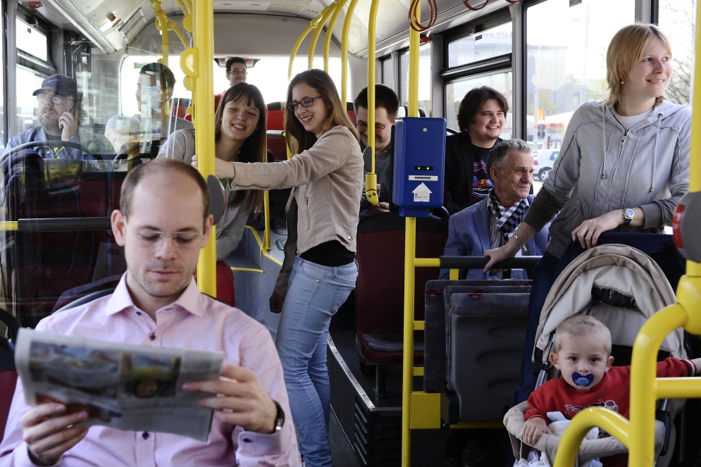 Fahrgäste der Wiener Linien in einem Bus. © Wiener Linien / Thomas Jantzen 