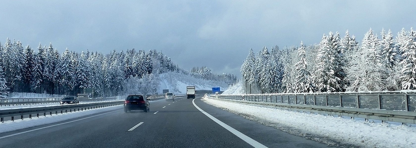 Bei Eis & Schnee: Tipps zur sicheren Fahrt im Winter – BMK INFOTHEK